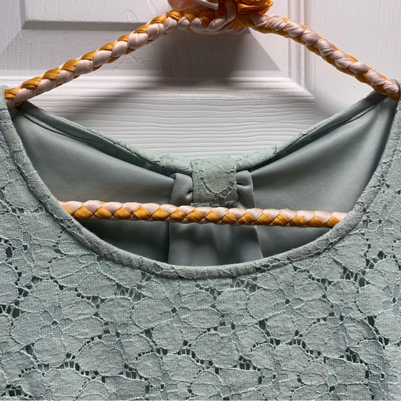 Beautiful top - Picture 5 of 6